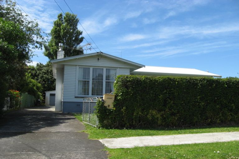 Photo of property in 5 Koru Street, Mangere Bridge, Auckland, 2022