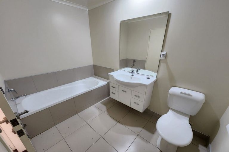 Photo of property in 39 The Track, Takanini, 2112