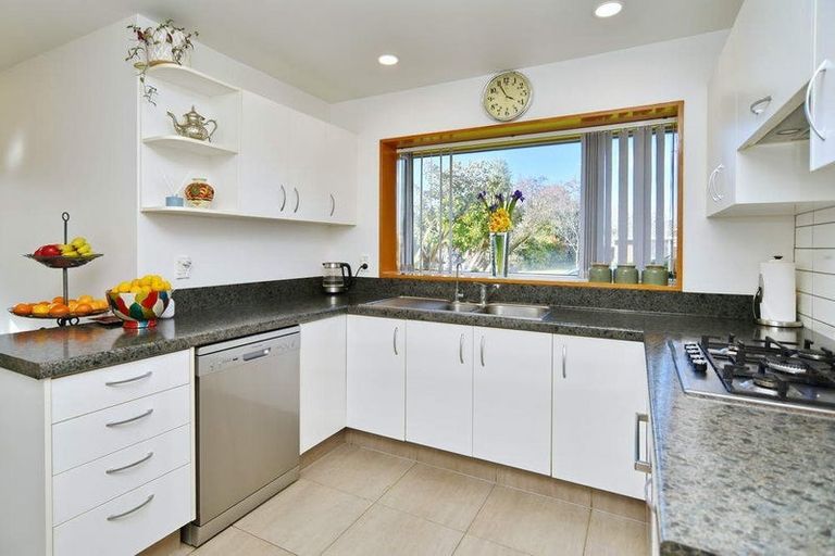 Photo of property in 2 Melford Close, Rangiora, 7400