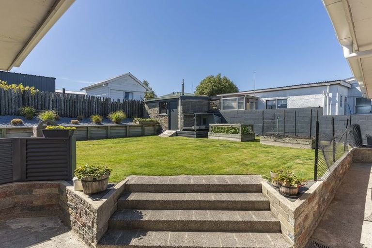 Photo of property in 43 Stamford Street, Balclutha, 9230