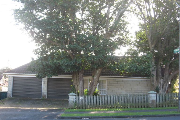 Photo of property in 2/10 Grande Vue Road, Hillpark, Auckland, 2102