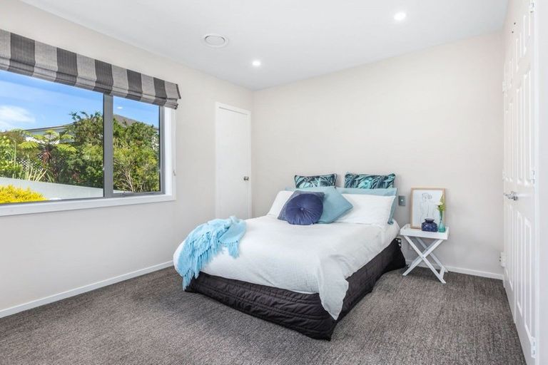 Photo of property in 22 Molyneux Close, Whitby, Porirua, 5024