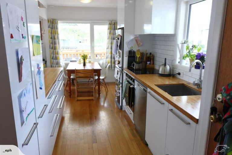 Photo of property in 8 Durham Street, Te Atatu Peninsula, Auckland, 0610