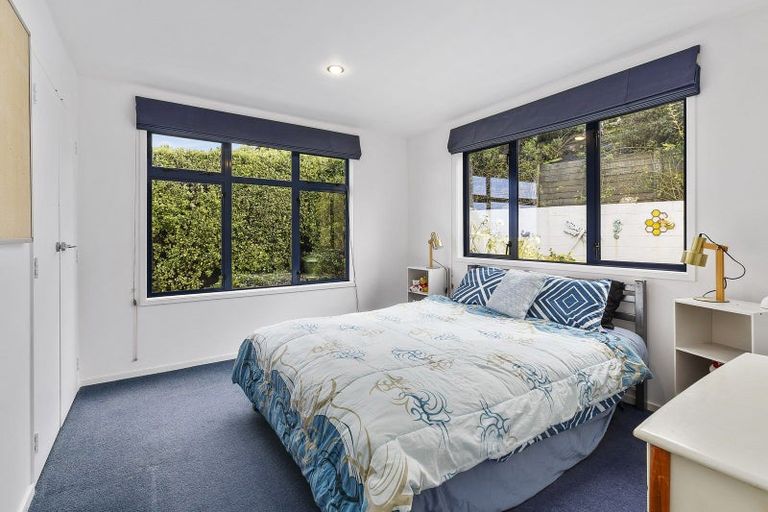 Photo of property in 10 Inverell Way, Seatoun, Wellington, 6022