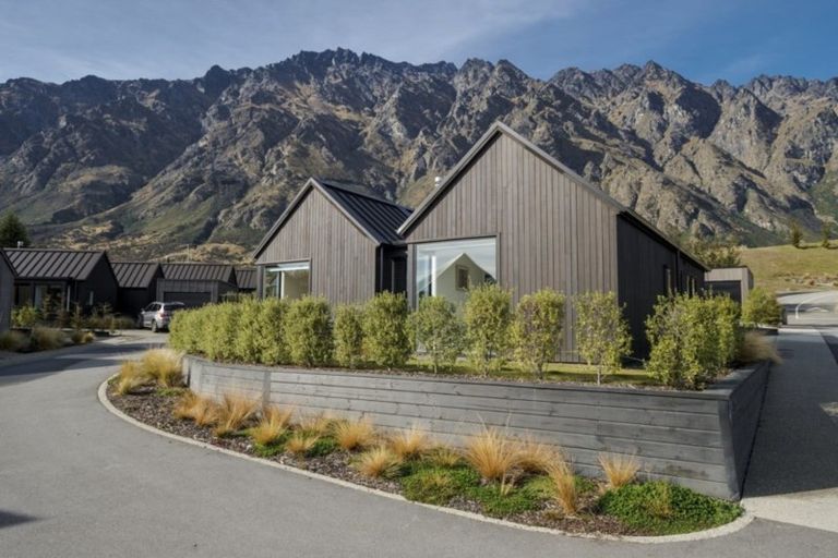 Photo of property in 4 Kotuku Lane, Jacks Point, Queenstown, 9371