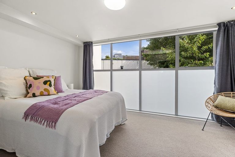 Photo of property in 1/142 Onslow Road, Khandallah, Wellington, 6035