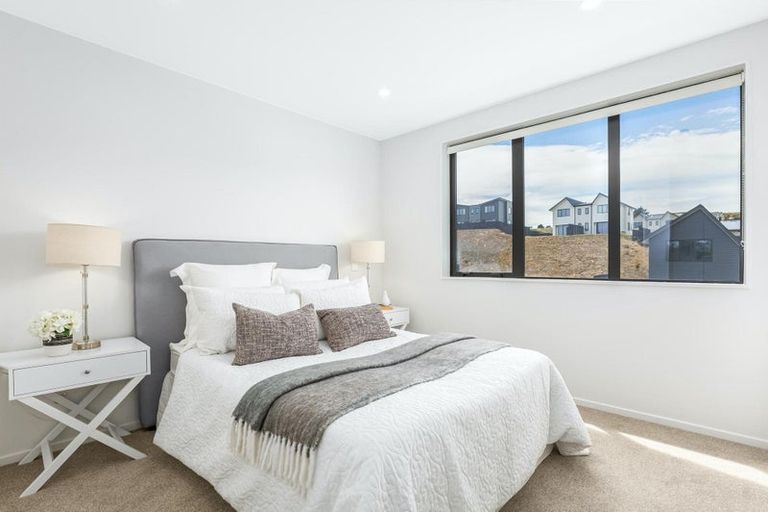 Photo of property in 42 Turtleback Avenue, Whitby, 5024