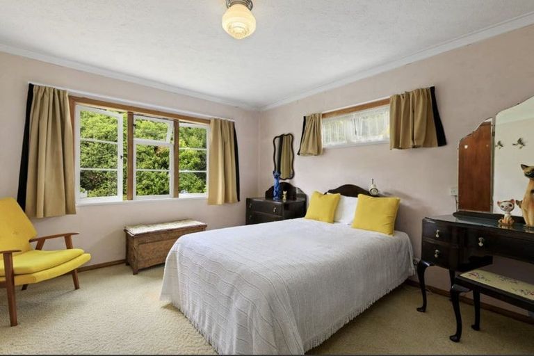 Photo of property in 66 Stokes Valley Road, Stokes Valley, Lower Hutt, 5019
