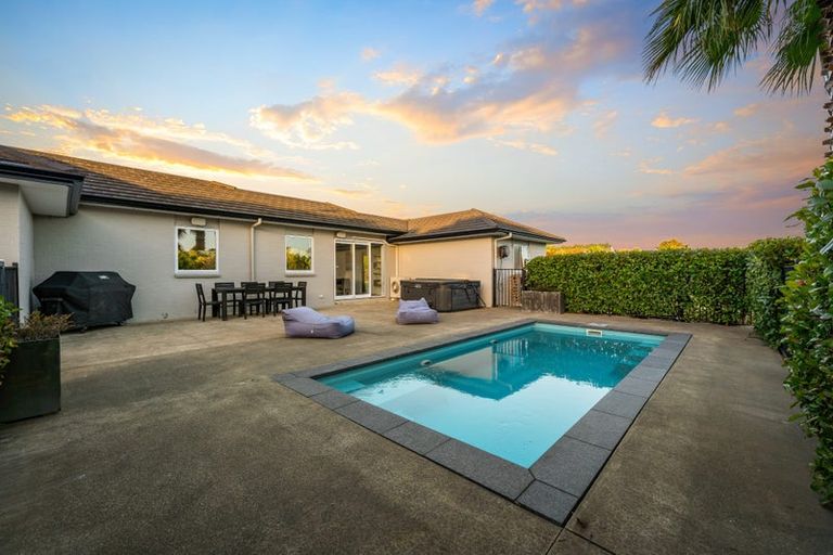 Photo of property in 1 Ngaire Close, Wainui, Silverdale, 0994