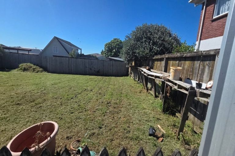 Photo of property in 2/7 Sylvan Crescent, Te Atatu South, Auckland, 0610