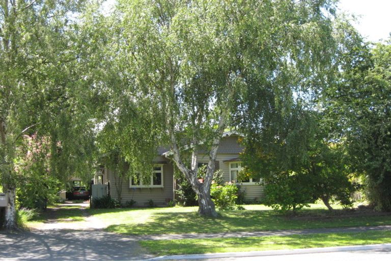 Photo of property in 210 Geraldine Street, Edgeware, Christchurch, 8013