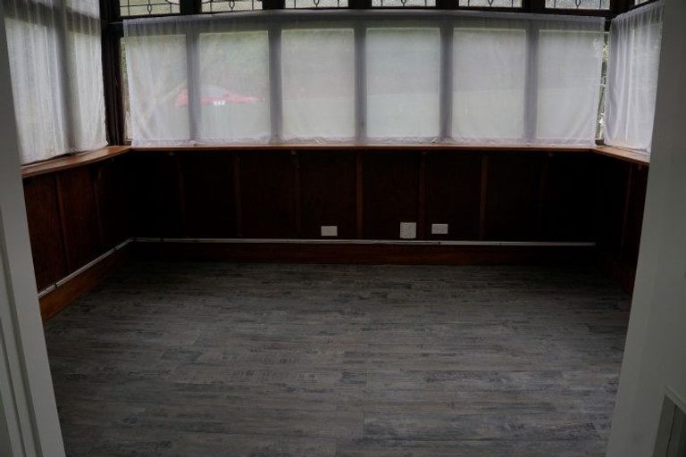 Photo of property in 109 Queens Drive, Lyall Bay, Wellington, 6022