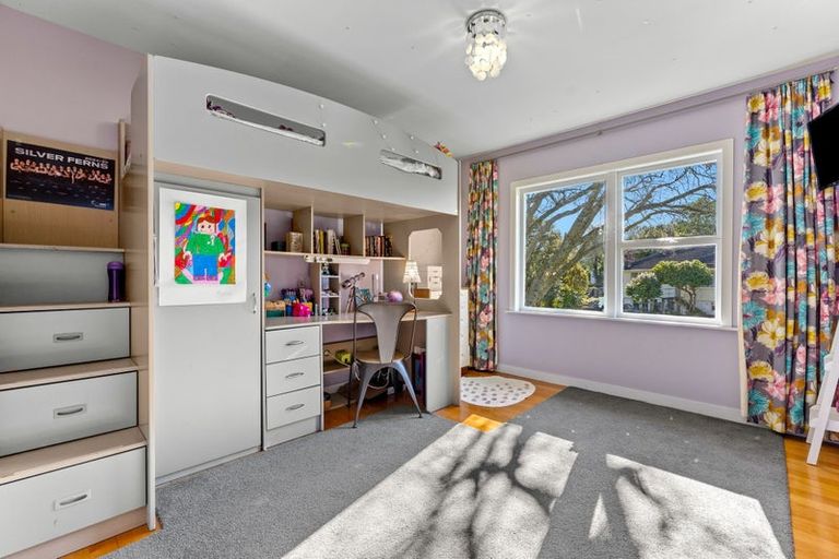 Photo of property in 14 Rosecamp Road, Beach Haven, Auckland, 0626