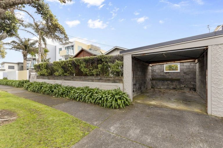 Photo of property in 25 Mclean Street, Strandon, New Plymouth, 4312