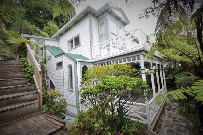 Photo of property in 140 Glenmore Street, Northland, Wellington, 6012