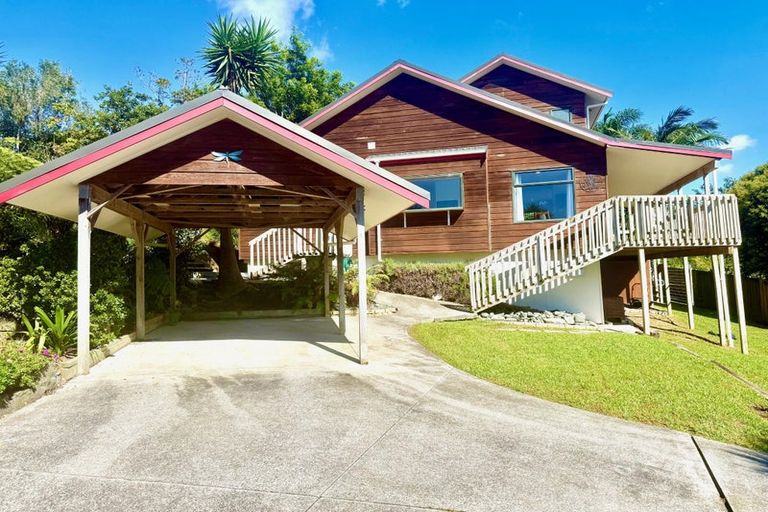 Photo of property in 8 Empressa Heights, Helensville, 0800