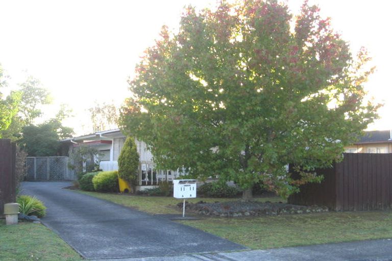 Photo of property in 2/11 Mannering Place, Hillcrest, Auckland, 0627
