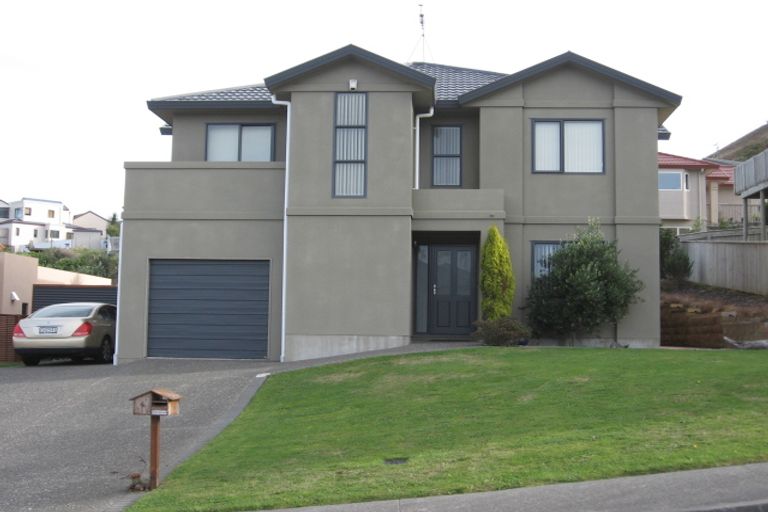Photo of property in 4 Forbes Lane, Newlands, Wellington, 6037