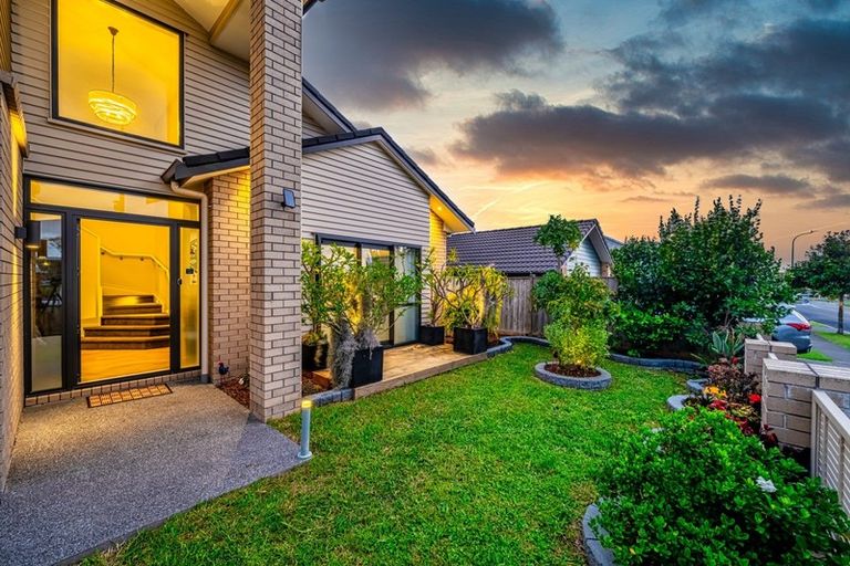 Photo of property in 118a Gracechurch Drive, Flat Bush, Auckland, 2016