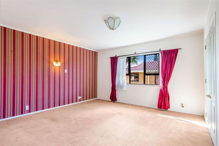 Photo of property in 31 Petrel Place, Massey, Auckland, 0614