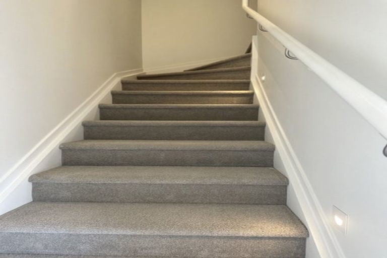 Photo of property in 1/2 Moor Avenue, Te Atatu Peninsula, Auckland, 0610