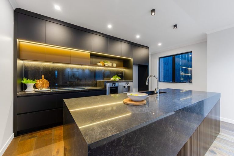 Photo of property in 3 Waitai Close, Long Bay, Auckland, 0630