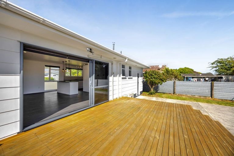 Photo of property in 37 Kamahi Avenue, Hawera, 4610
