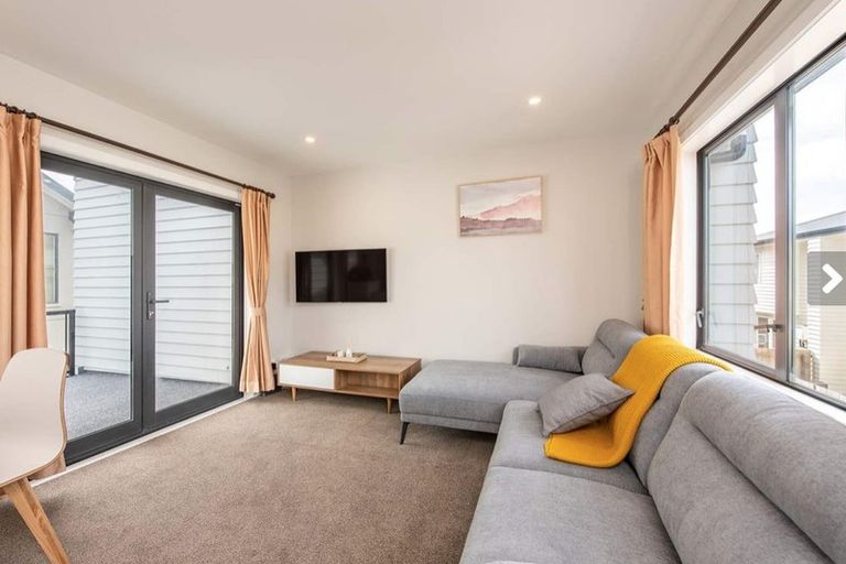 Photo of property in 10 Frankmoore Avenue, Johnsonville, Wellington, 6037