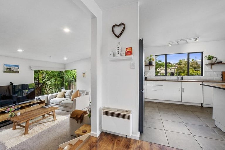 Photo of property in 2/53 Topliss Drive, Northcross, Auckland, 0632
