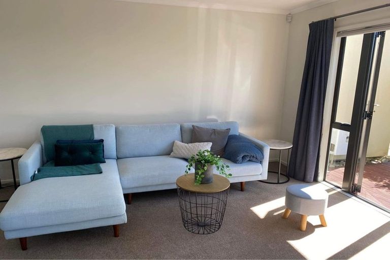 Photo of property in 52 Provence Esplanade, Te Atatu Peninsula, Auckland, 0610