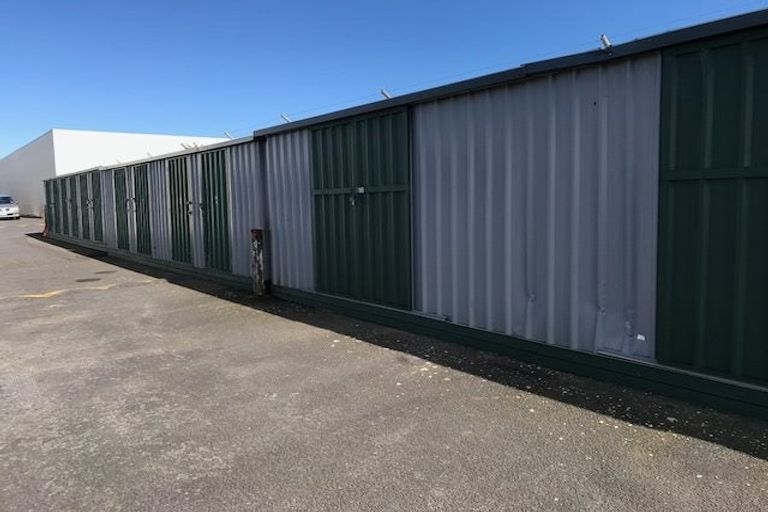 Photo of property in 2 Allington Road, Massey, Auckland, 0614