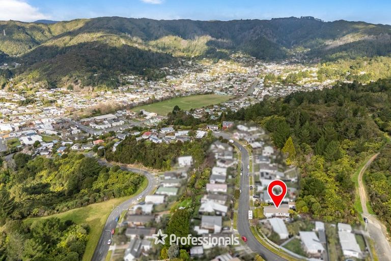 Photo of property in 33 Fenchurch Grove, Stokes Valley, Lower Hutt, 5019