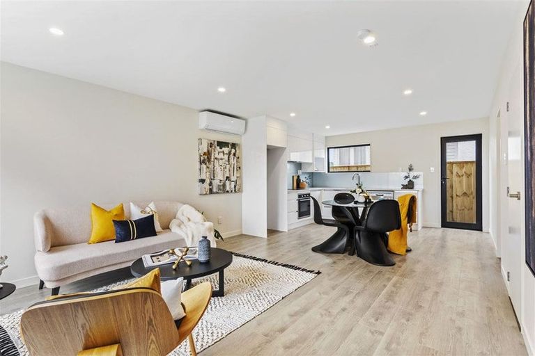 Photo of property in 2/62 Smythe Road, Henderson, Auckland, 0612