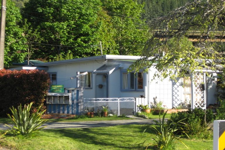 Photo of property in 2-2a Canterbury Street, Picton, 7220