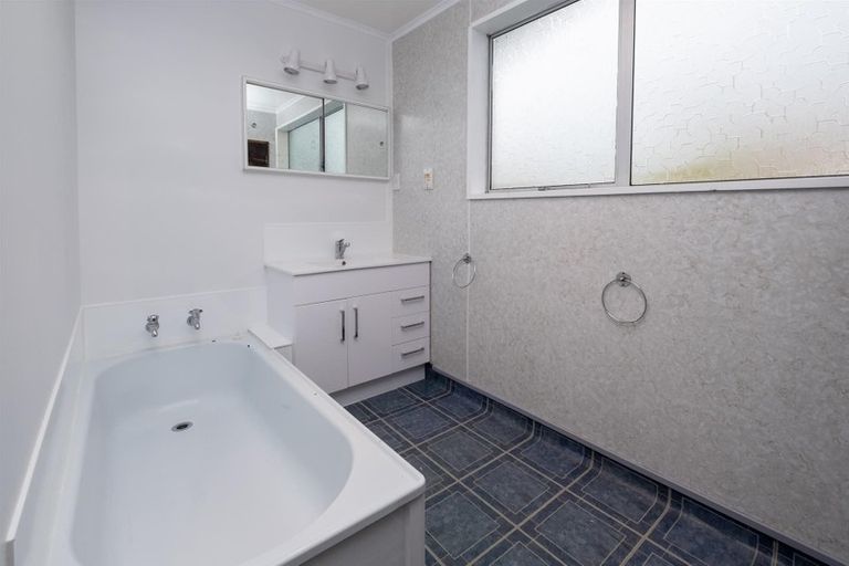 Photo of property in 17 Oberon Street, Stratford, 4332