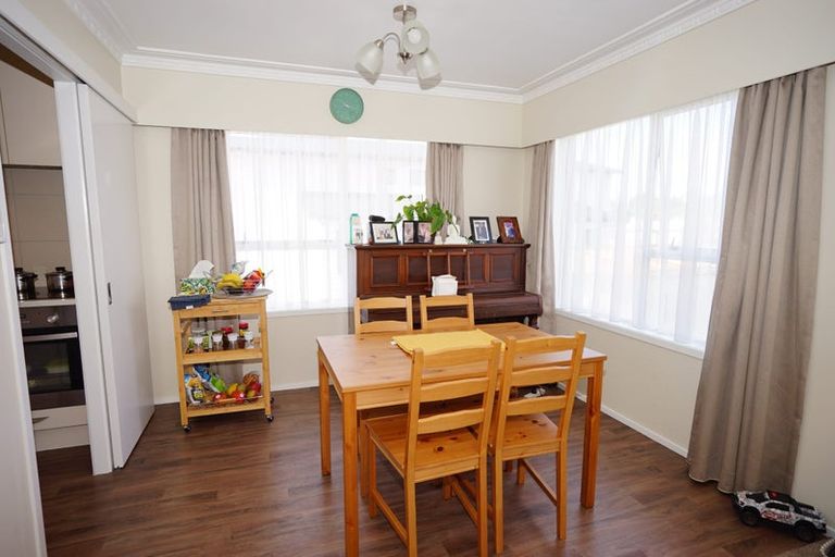 Photo of property in 1/32 Weldene Avenue, Glenfield, Auckland, 0629