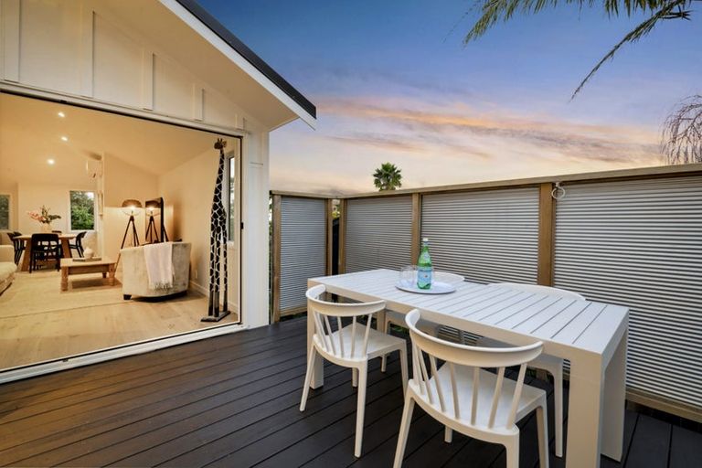 Photo of property in 2/4 Richards Avenue, Forrest Hill, Auckland, 0620