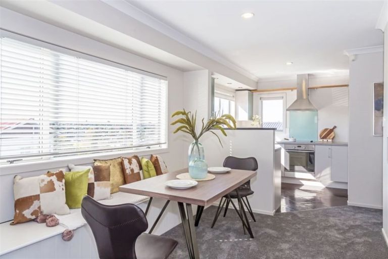 Photo of property in 69 Buscomb Avenue, Henderson, Auckland, 0610