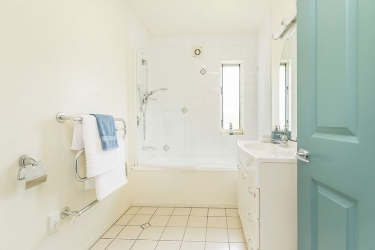 Photo of property in 16 Kilkelly Close, Tawa, Wellington, 5028