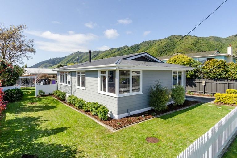 Photo of property in 3 Martin Street, Waikanae, 5036