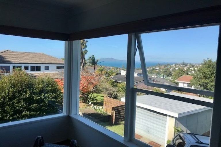 Photo of property in 3/18 Knights Road, Rothesay Bay, Auckland, 0630