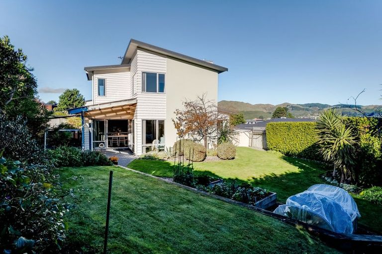 Photo of property in 6 Sumner Terrace, Aotea, Porirua, 5024