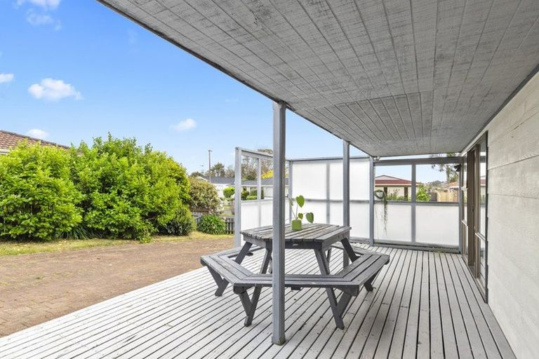 Photo of property in 12 Riverside Drive, Waiuku, 2123