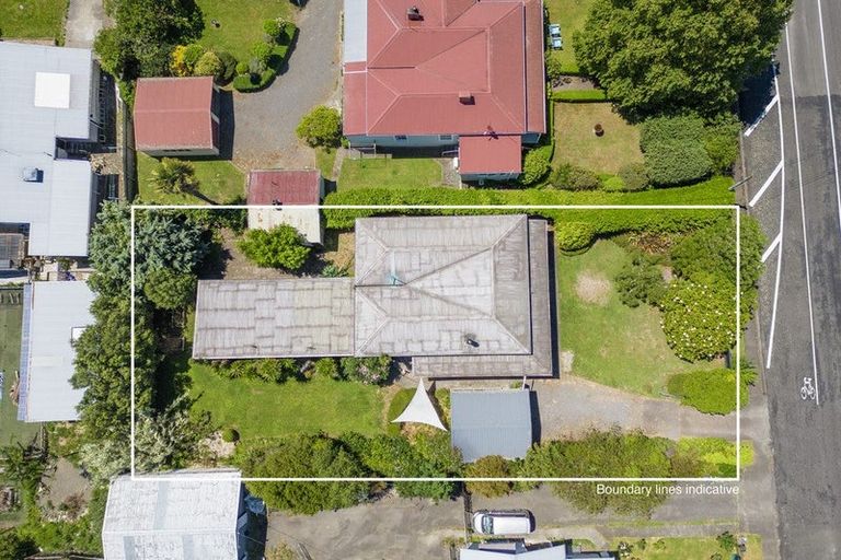 Photo of property in 30 Church Street, Waipawa, 4210