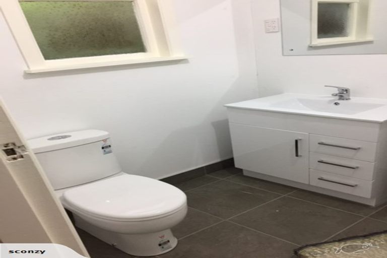 Photo of property in 1/62 Simla Crescent, Khandallah, Wellington, 6035