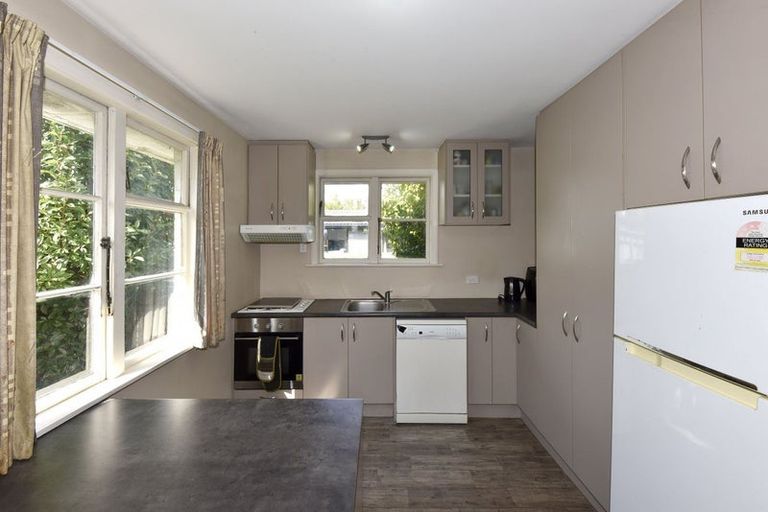 Photo of property in 15 Defoe Place, Waltham, Christchurch, 8023