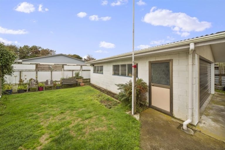 Photo of property in 16 Manuka Place, Hawera, 4610