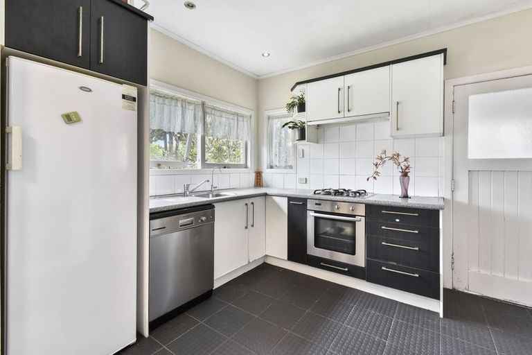 Photo of property in 15 Laurie Avenue, Papakura, 2110