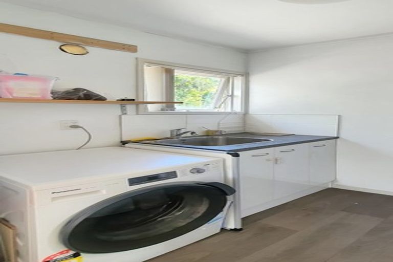 Photo of property in 1/44 Stanley Road, Glenfield, Auckland, 0629