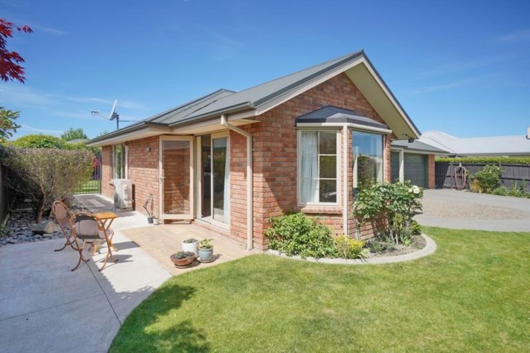 Photo of property in 10 Iti Place, Parklands, Christchurch, 8083